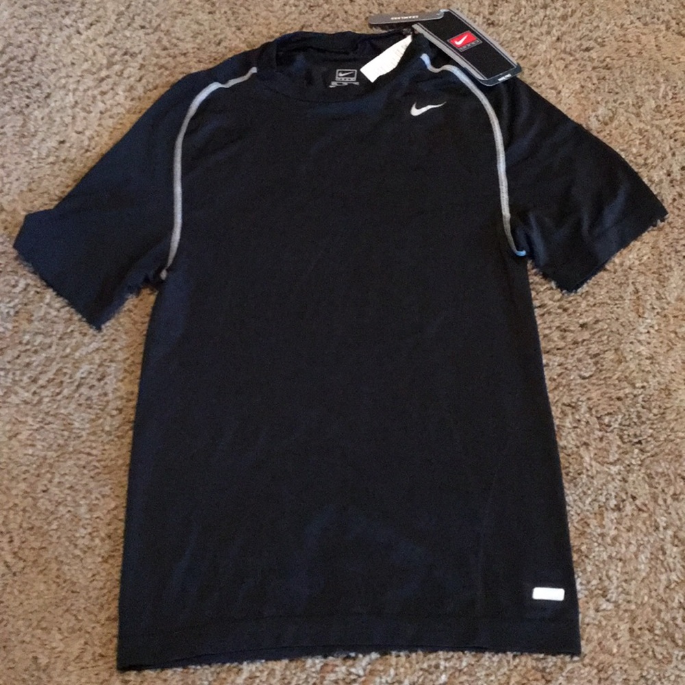 NWTs XXL Boys Nike Pro Vent short sleeved Dri-fit Sz XXL